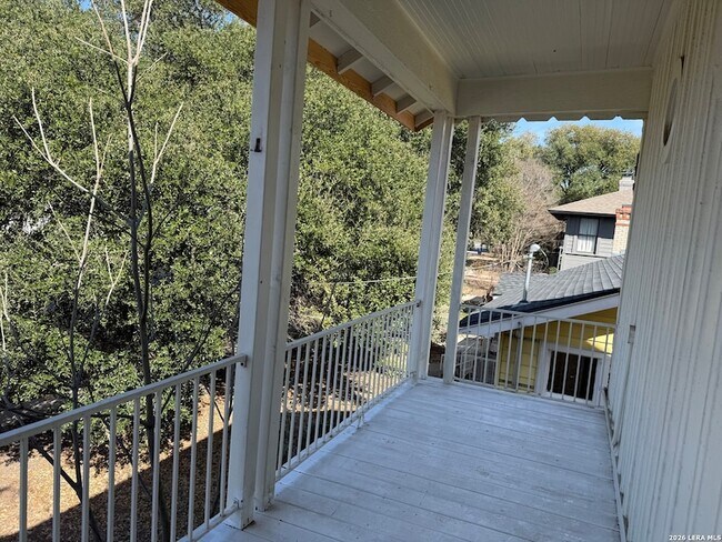 Building Photo - 530 W Gramercy Pl