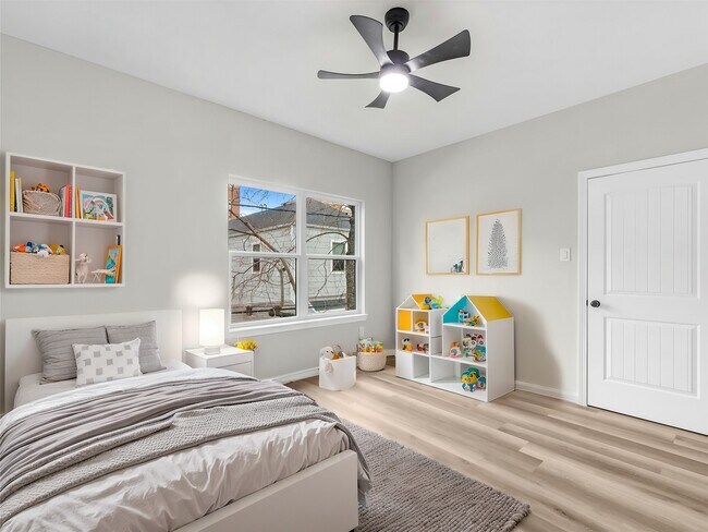 Building Photo - 1319 W Bell St