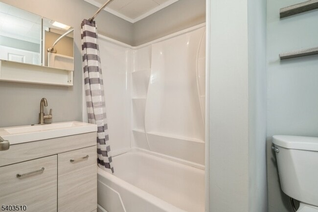 Building Photo - 99 Allen St