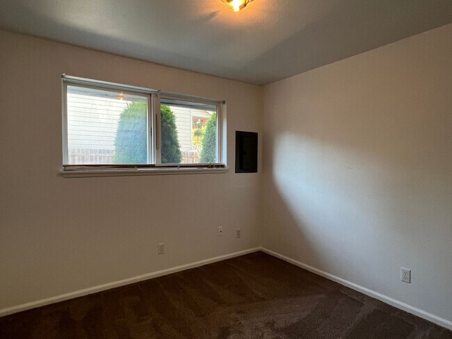Building Photo - Harvey Development Duplex