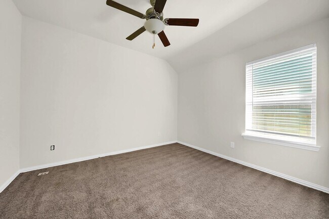 Building Photo - 18788 Laurel Hills Dr