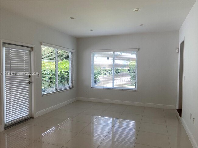 Building Photo - 5767 SW 35th St