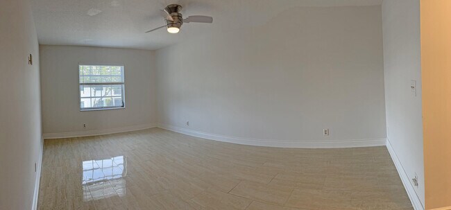 Building Photo - 6299 Bay Club Dr