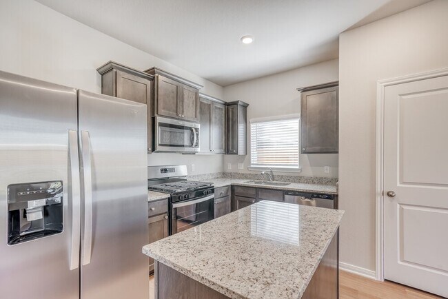 Building Photo - 421 Mustang Trot Dr