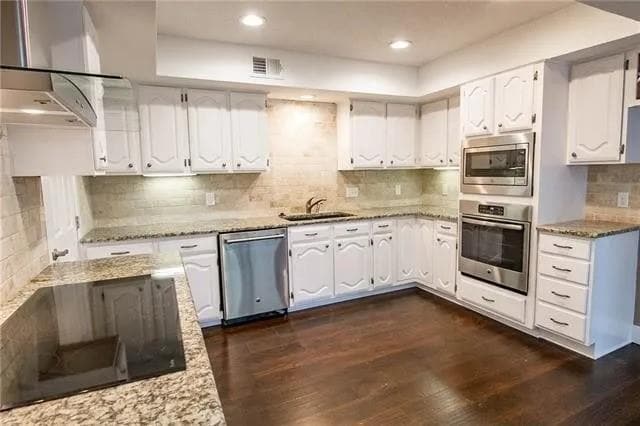 Building Photo - 9401 Blue Jay Way