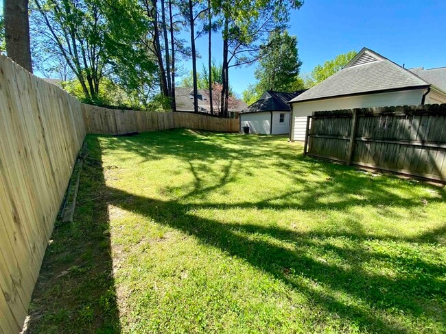 Building Photo - 2420 Stratfield Dr