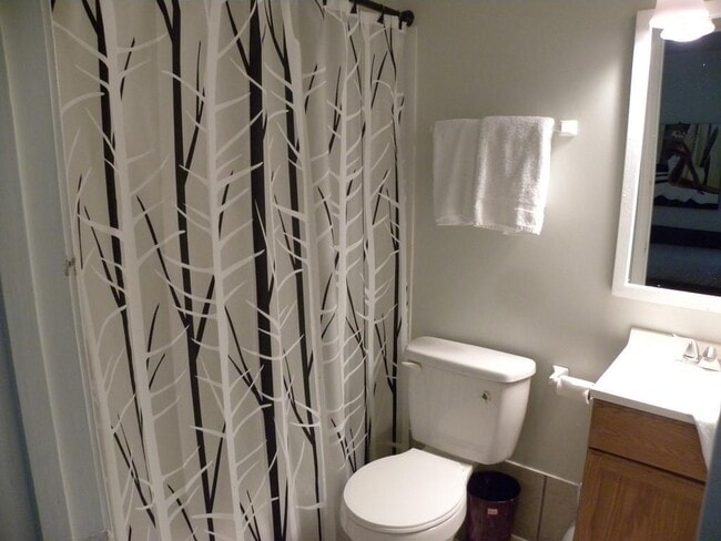 Building Photo - 322 Nelms Ave NE