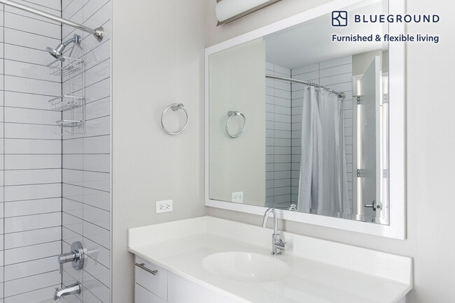 Building Photo - 211 W Scott St