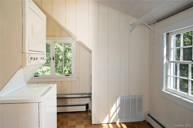 Building Photo - 332 Quaker Hill Rd