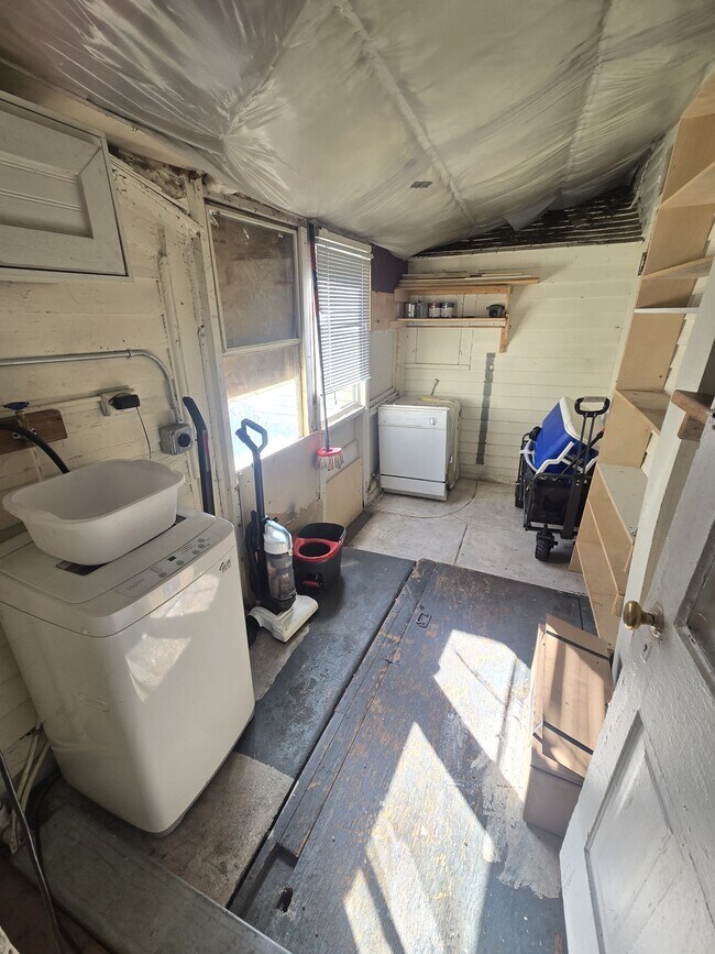 Building Photo - 205 Cheyenne Ave