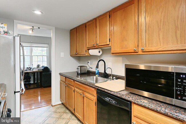 Building Photo - 7844 Snead Ln