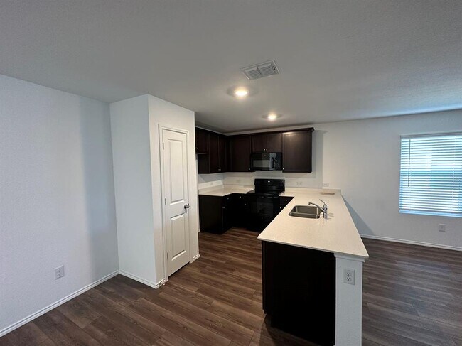 Building Photo - 5319 Braemar Wy