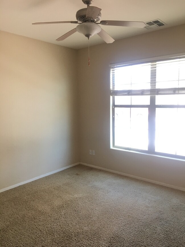 Building Photo - Beautiful Ranch Style 3 Bed 2 Bath Home!