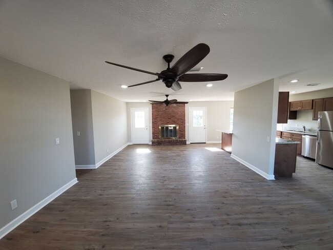 Building Photo - Updated 3 BR|2 BA Home Near TAFB!