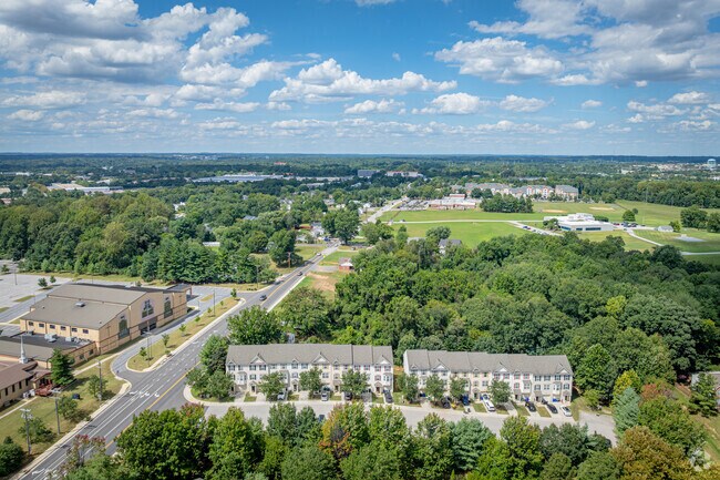 Building Photo - Oakland Place