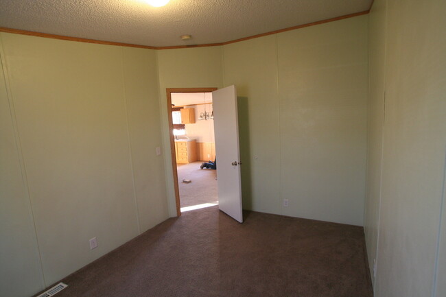 Building Photo - 3 bedroom 2 bathroom manufactured home