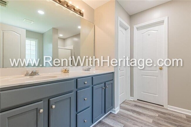 Building Photo - GORGEOUS 4 BEDROOM / 2.5 BATH WITH ALL THE UPGRADES IN POULAR KINGSWOOD SWIM / TENNIS COMMUNTY