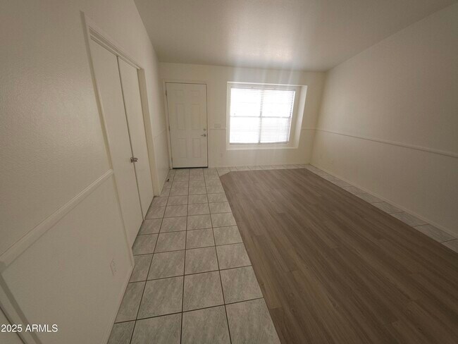 Building Photo - 1321 W Butler Dr