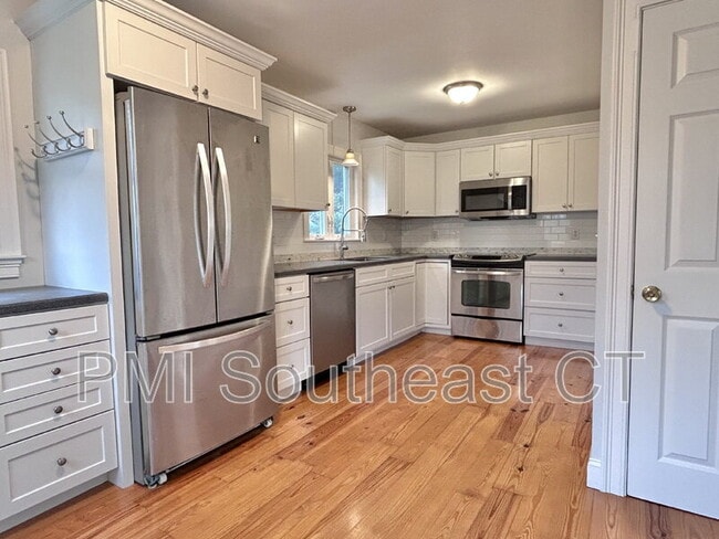 Building Photo - 44 Lathrop Rd