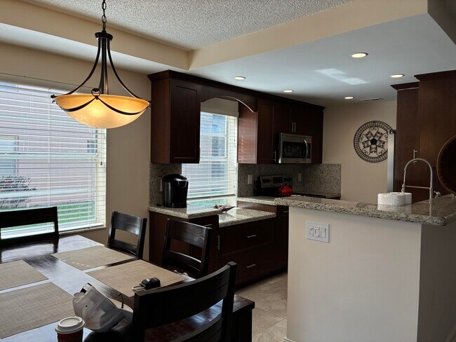 Building Photo - 489 Burgundy P