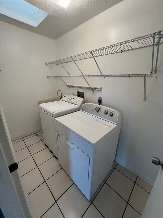 Building Photo - Annual ** Newly Renovated ** 3 Bedroom / 2...