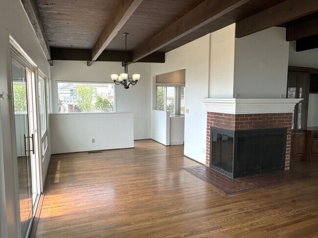 Building Photo - EXPANSIVE OCEAN VIEW from 2 balconies, VALUE Price in PDR