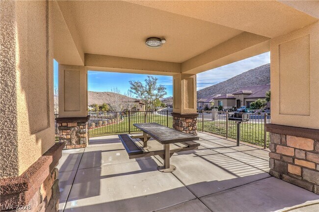 Building Photo - 3213 Molinos Dr