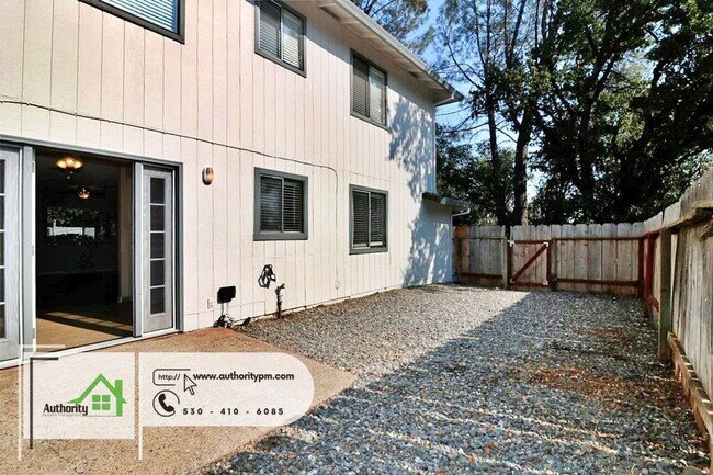 Building Photo - 1553 Bramble Pl