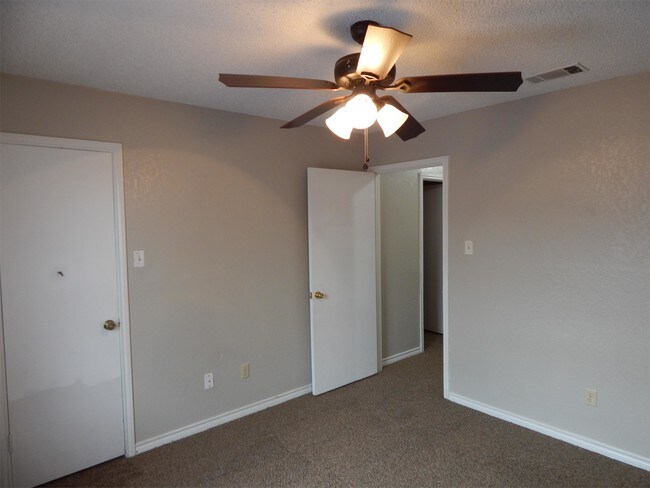 Building Photo - 4503 River Oaks Dr