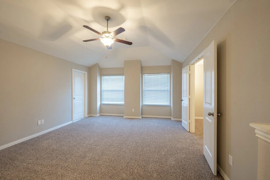 Building Photo - Room in House on Zanna Grace Way
