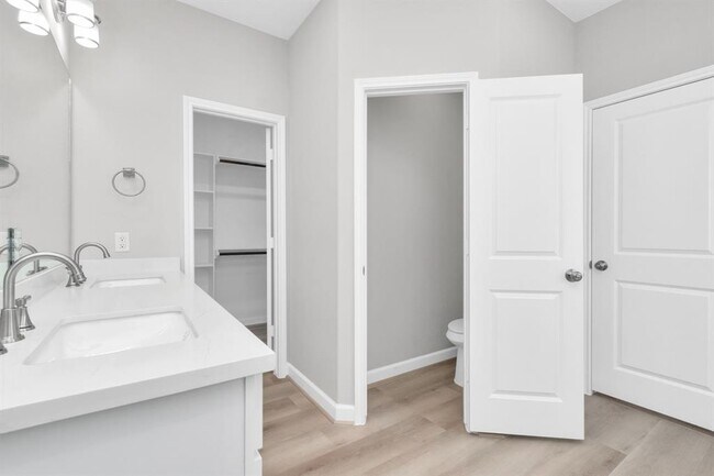 Building Photo - 2347 Hoskins Dr