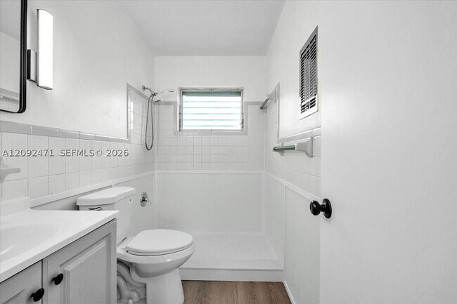 Building Photo - 2423 Jeffcott St