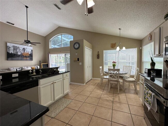 Building Photo - 2227 Mallory Cir