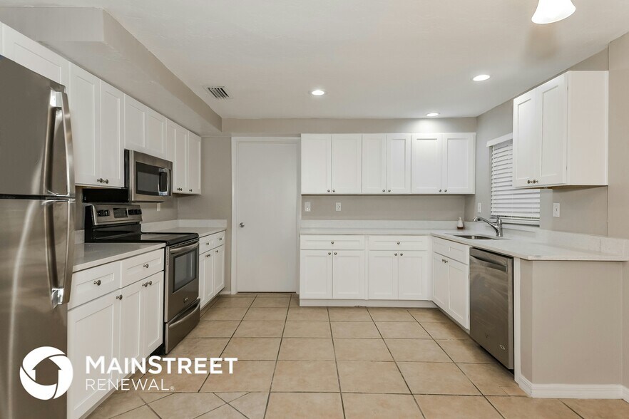 Building Photo - 5432 Kensington St