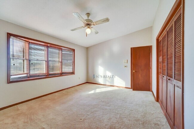 Building Photo - 5060 Porpoise Pl