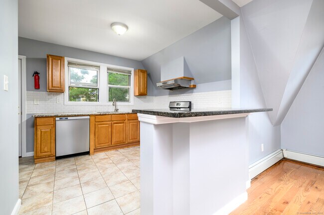 Building Photo - 25 Puritan Ln