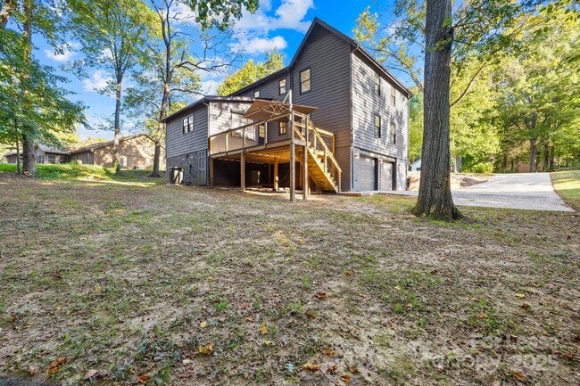 Building Photo - 7201 Leaves Ln