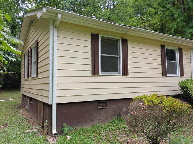 Building Photo - 5323 Eno River Dr