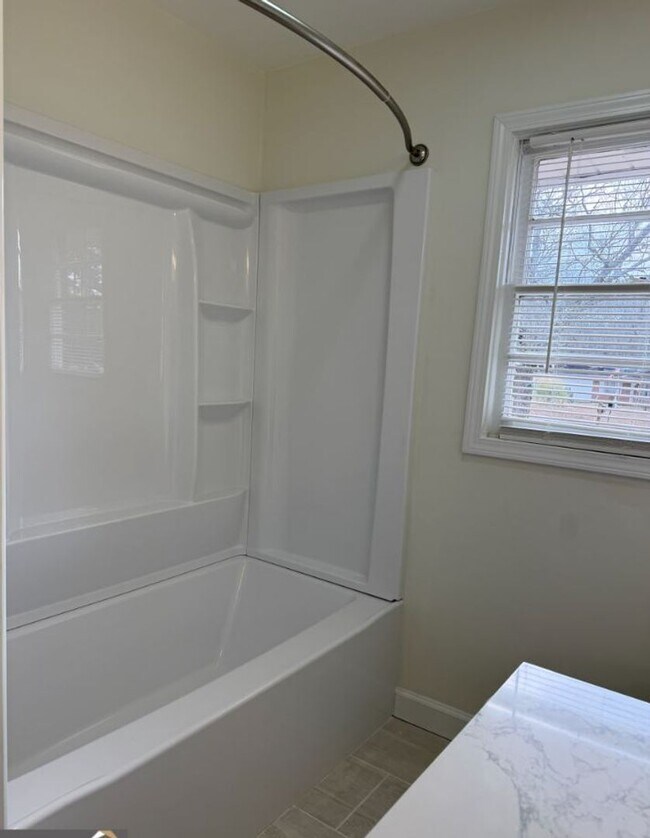 Building Photo - 1065 Nelson St