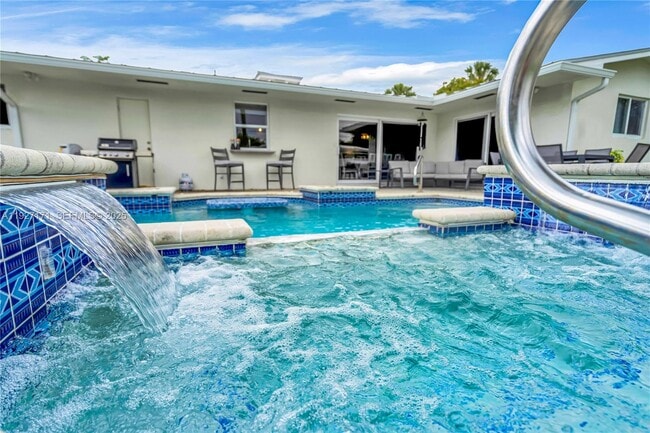 Building Photo - 251 SE 8th St