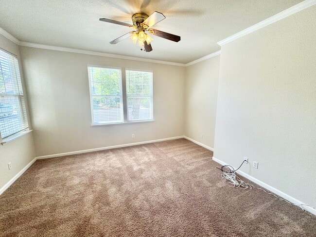 Building Photo - Beautiful 5 bed 3 bath Home in Wildhorse