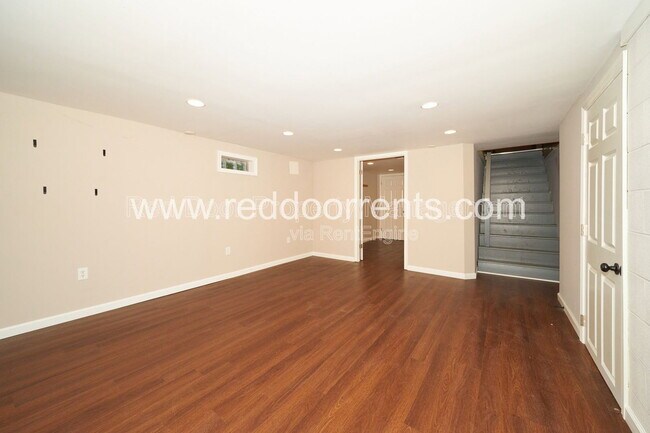 Building Photo - 412 N Merrill St