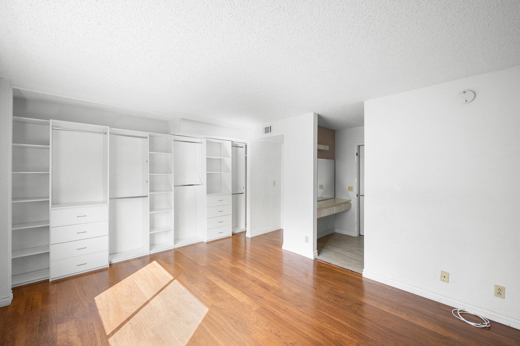 Building Photo - 10475 Newhome Ave