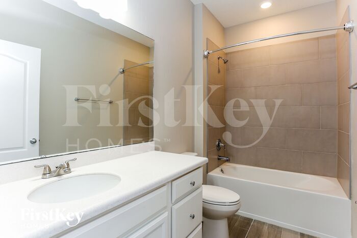 Building Photo - 1633 Mathews Manor Dr