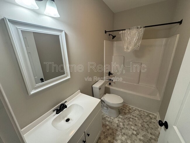 Building Photo - 817 Belleview Ave