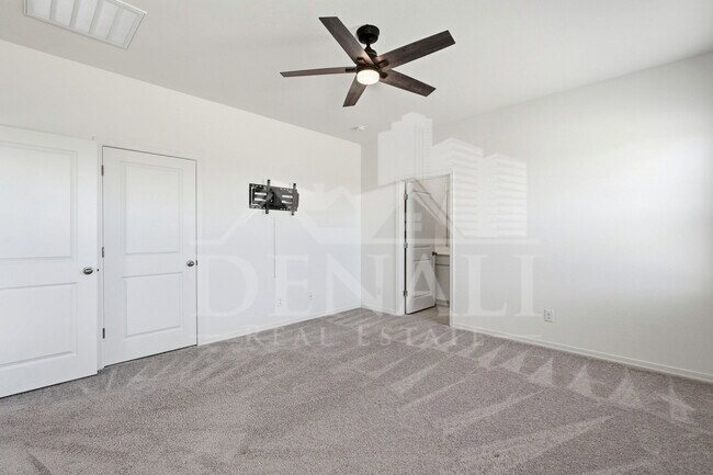 Building Photo - 10941 N 165th Ave