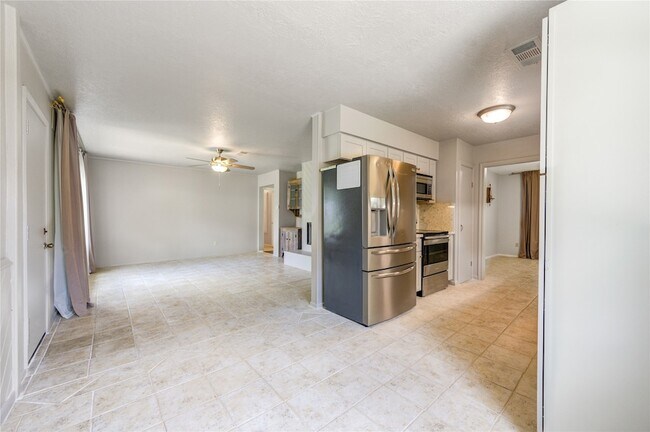 Building Photo - 16019 Fathom Ln