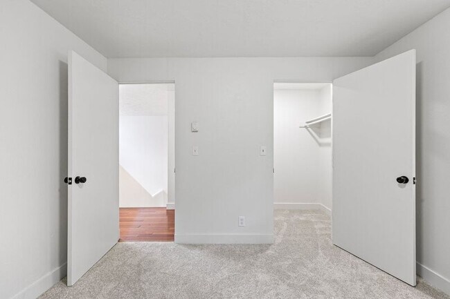 Building Photo - 2105 Hawkins Ln