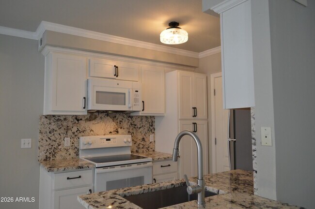 Building Photo - 1701 E Colter St