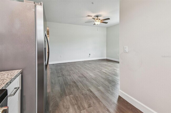 Building Photo - 650 E Tarpon Ave